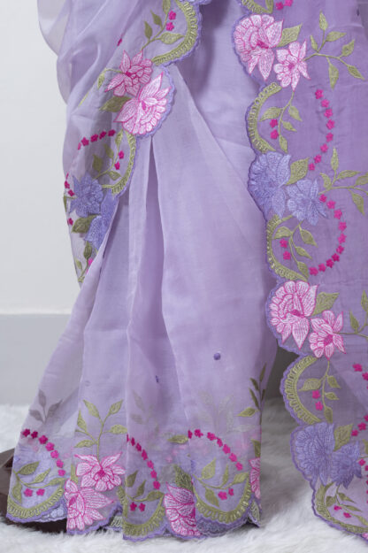 Lavender Embroidered Pure Muslin Saree - Komoniyo