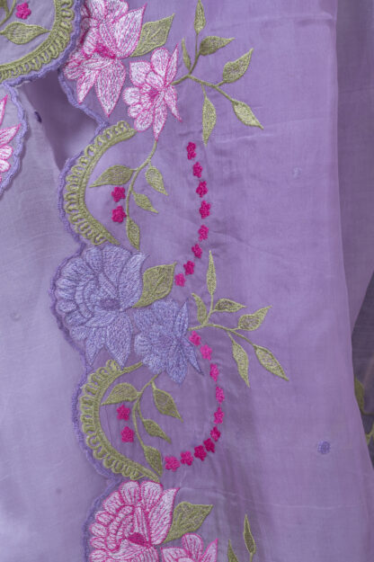 Lavender Embroidered Pure Muslin Saree - Komoniyo