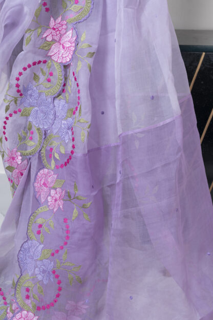 Lavender Embroidered Pure Muslin Saree - Komoniyo